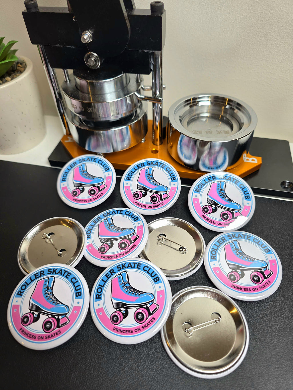 Premium Round Custom Badges Sets